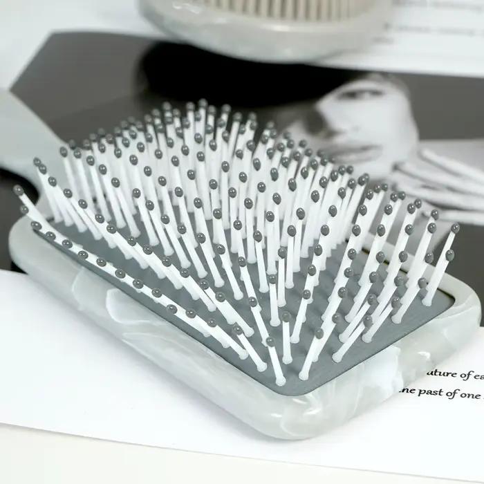 Brosse à cheveux élégante avec marbre