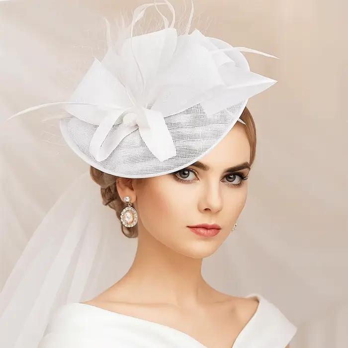 Chapeau fascinateur en plumes exquises