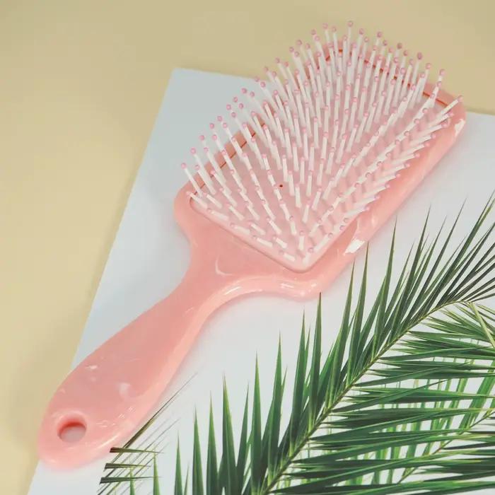 Brosse à cheveux rose et peigne démêlant