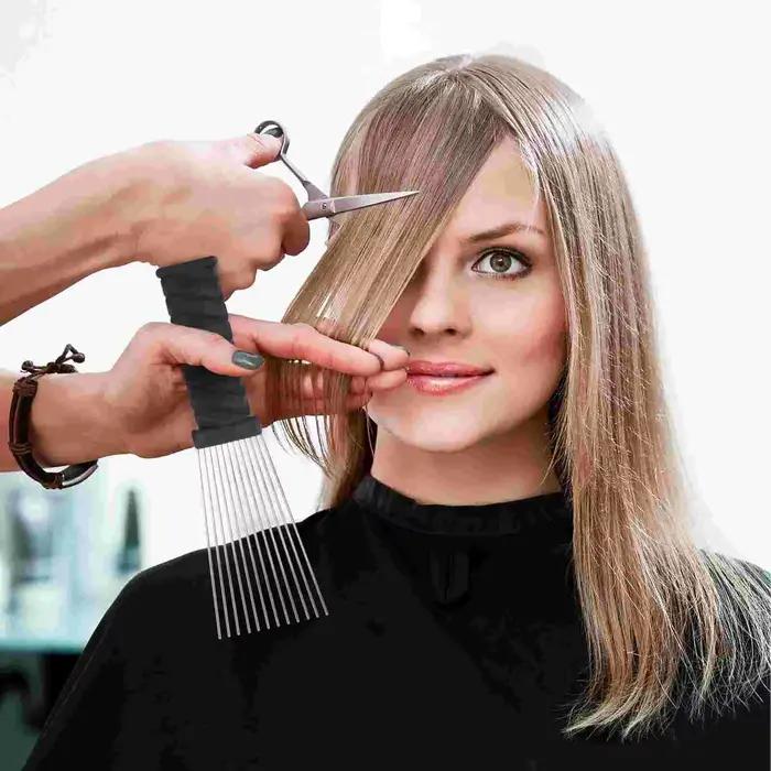 Peigne à cheveux démêlant en métal et plastique