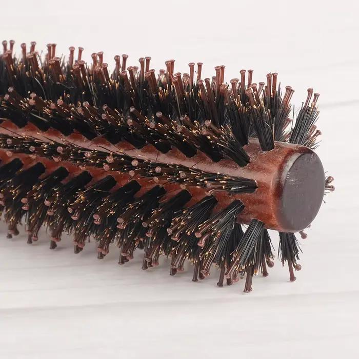 Brosse à rouler ronde avec manche en bois
