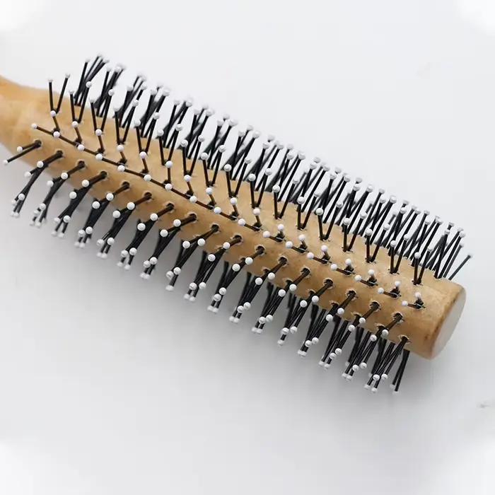 Brosse à cheveux ronde avec manche en bois