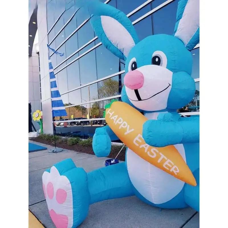 Lapin bleu de pâques tenant une carotte, lapin de dessin animé Iatable avec souffleur pour porte d'événement de vacances, décoration de fête