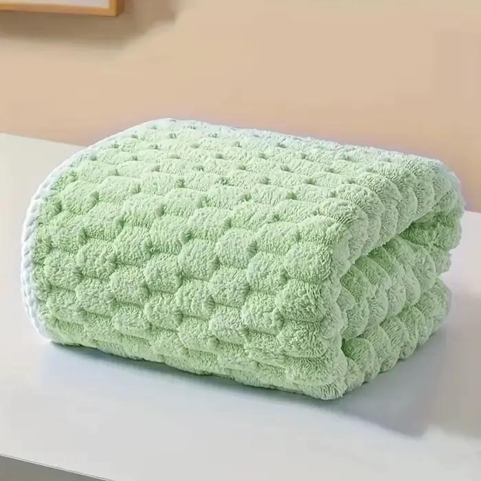Une serviette de bain en tissu gaufré en microfibre ultra-absorbante, serviette texturée à séchage r