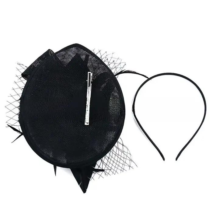 Chapeau fascinateur en plumes exquises