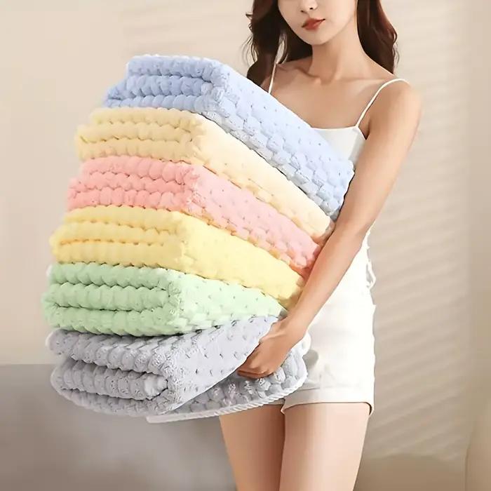 Une serviette de bain en tissu gaufré en microfibre ultra-absorbante