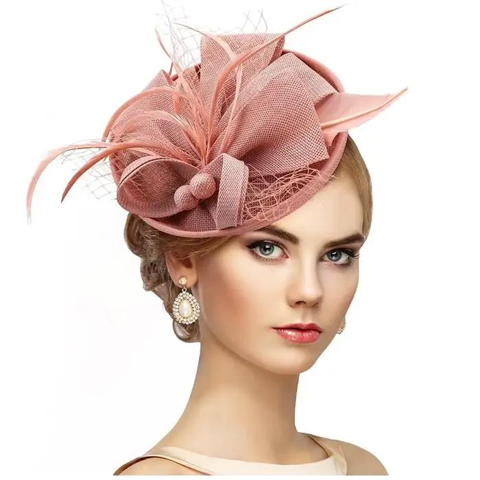 Chapeau fascinateur en plumes exquises